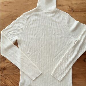 Uniqlo women wool blend Cream Ribbed Turtleneck Sweater